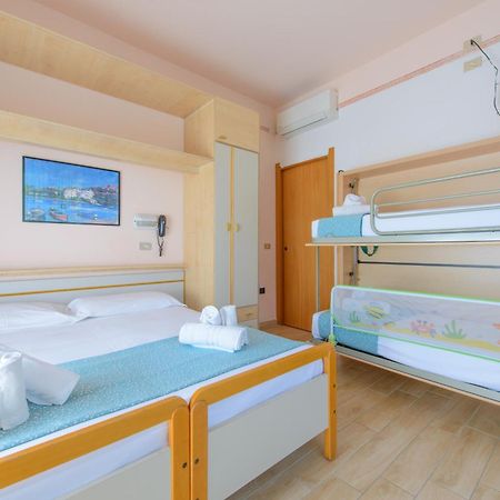Hotel Colorado Rimini Kültér fotó